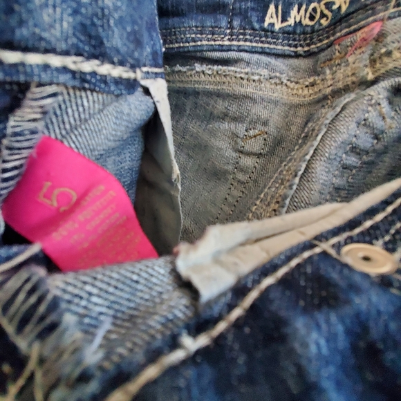 Skinny distressed jeans, shorter legs, great for ankle boots, small size - Picture 2 of 8